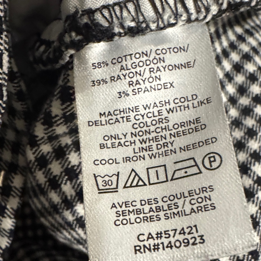 LOFT Women's Black and White Checkered Cropped Pants - Picture 4 of 4